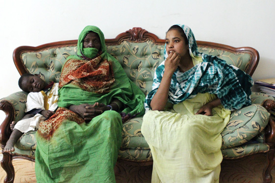 Moulkheir Mint Yarba and her daughter, Selek'ha